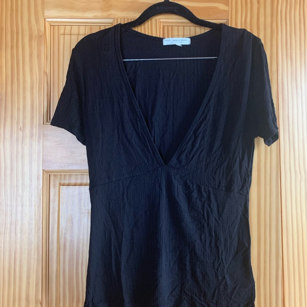 Truly Madly Deeply Black V-Neck Short Sleeve Top